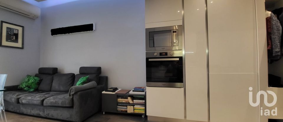 Two-room apartment of 64 m² in Torino (10141)