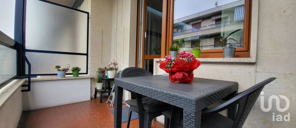 Two-room apartment of 64 m² in Torino (10141)