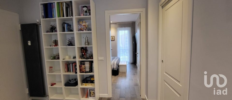 Two-room apartment of 64 m² in Torino (10141)