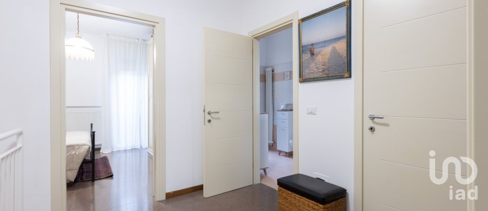 Apartment 8 rooms of 112 m² in Ancona (60121)