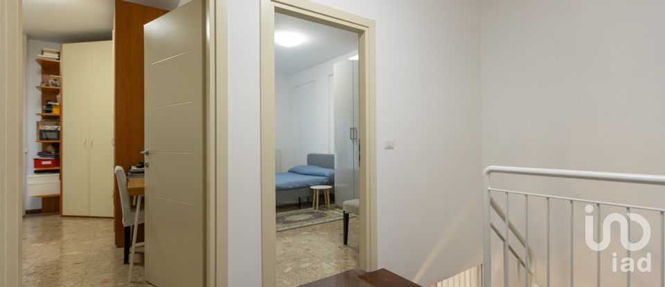 Apartment 8 rooms of 112 m² in Ancona (60121)