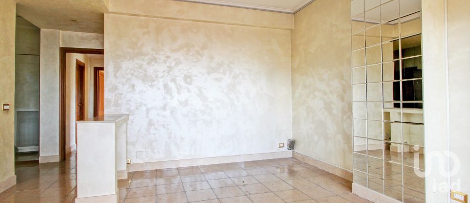 Appartamento 5 locali di 83 m² a Roma (00181)