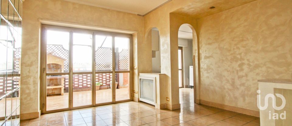 Appartamento 5 locali di 83 m² a Roma (00181)