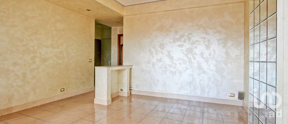 Appartamento 5 locali di 83 m² a Roma (00181)