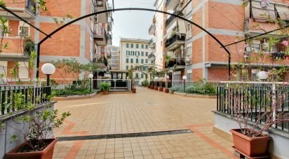 Apartment 5 rooms of 83 m² in Roma (00181)