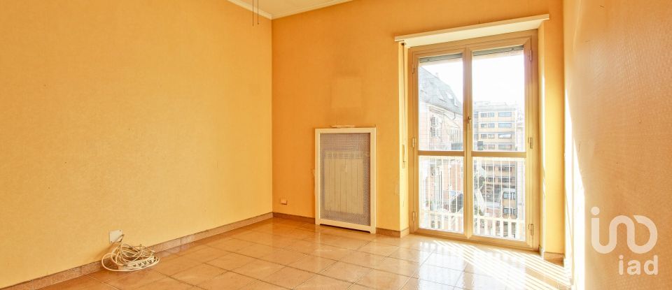 Appartamento 5 locali di 83 m² a Roma (00181)