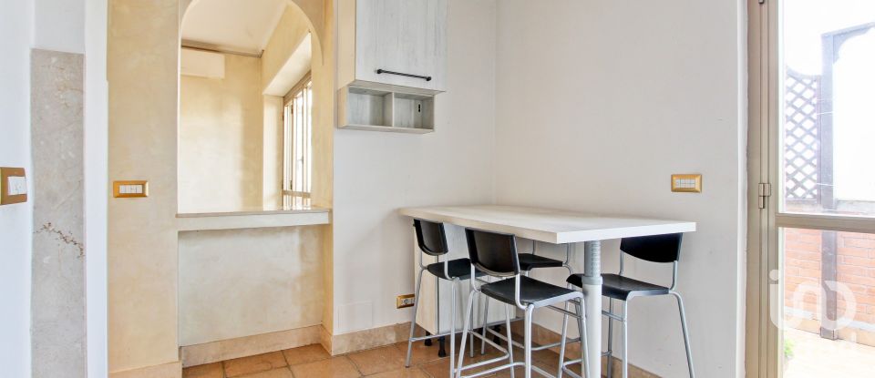 Appartamento 5 locali di 83 m² a Roma (00181)