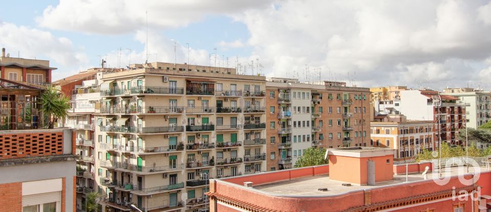 Appartamento 5 locali di 83 m² a Roma (00181)