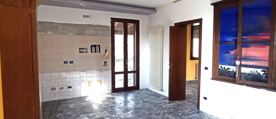 Town house 9 rooms of 345 m² in Finale Emilia (41034)