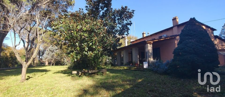 House boat 4 rooms of 135 m² in Civita Castellana (01033)