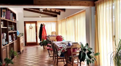 Casa 5 locali di 182 m² in San Costanzo (61039)