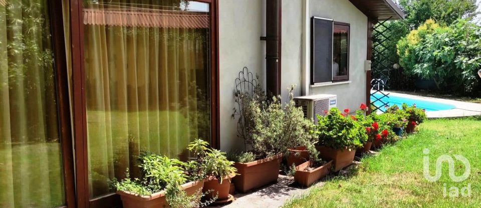 Casa 5 locali di 182 m² in San Costanzo (61039)