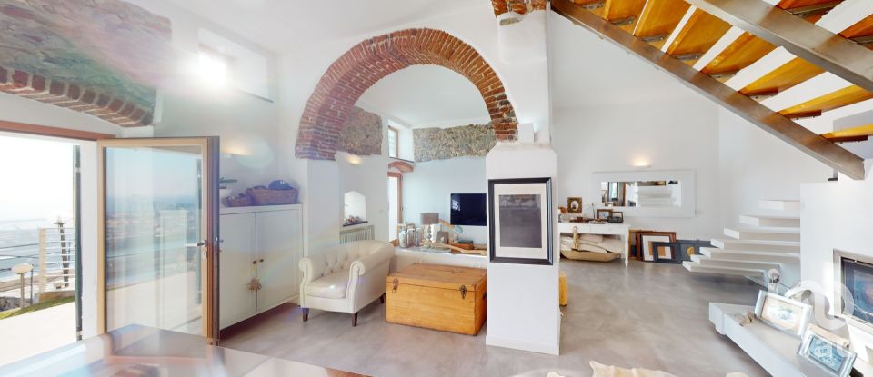 Villa Bifamiliare 11 locali di 213 m² in Genova (16157)