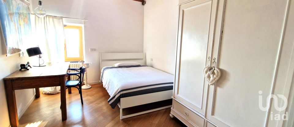 Villa Bifamiliare 11 locali di 213 m² in Genova (16157)