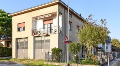 Casa 4 locali di 208 m² in Meda (20821)