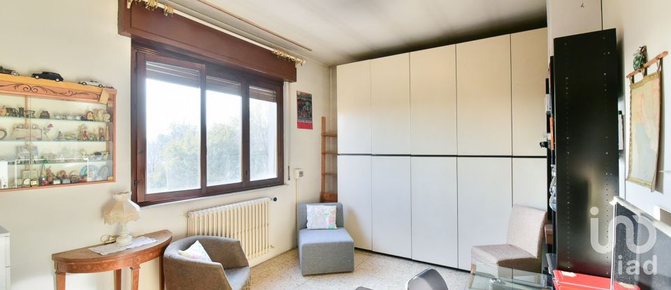 House 4 rooms of 208 m² in Meda (20821)