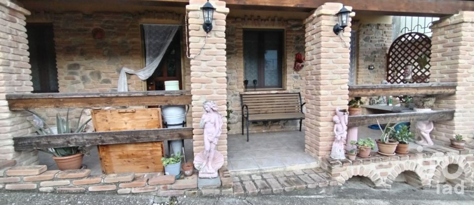 Casa 10 locali di 147 m² in Camino (15020)