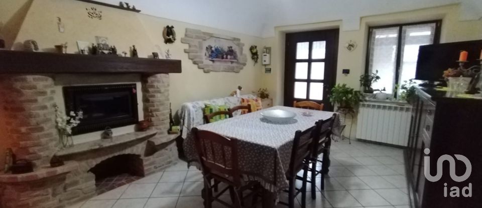 Casa 10 locali di 147 m² in Camino (15020)