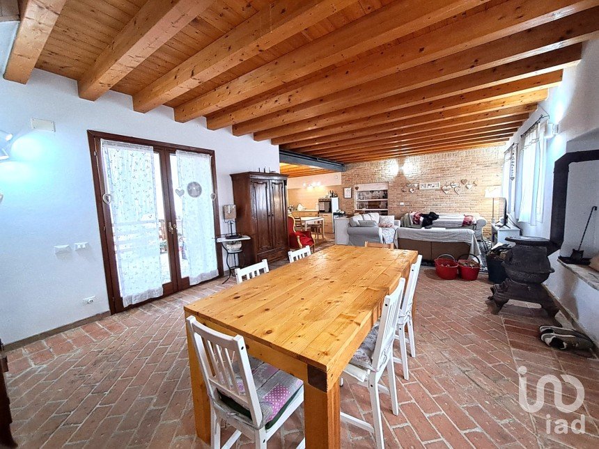 Casa 3 locali di 216 m² in Rovigo (45100)