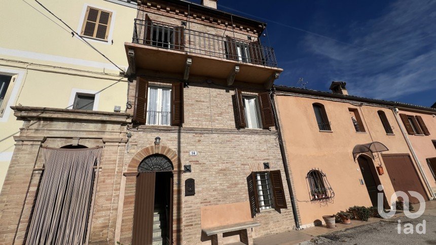 Villa a schiera 6 locali di 164 m² in Falerone (63837)