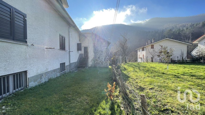 Four-room apartment of 70 m² in Bardineto (17057)