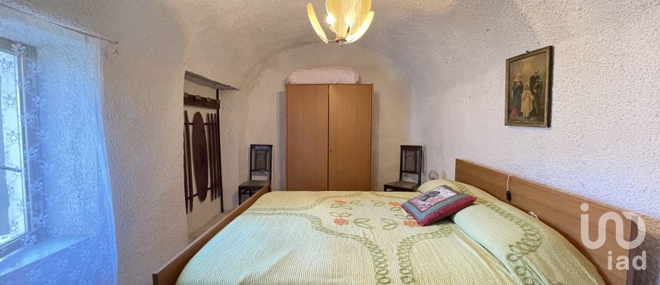 Four-room apartment of 70 m² in Bardineto (17057)