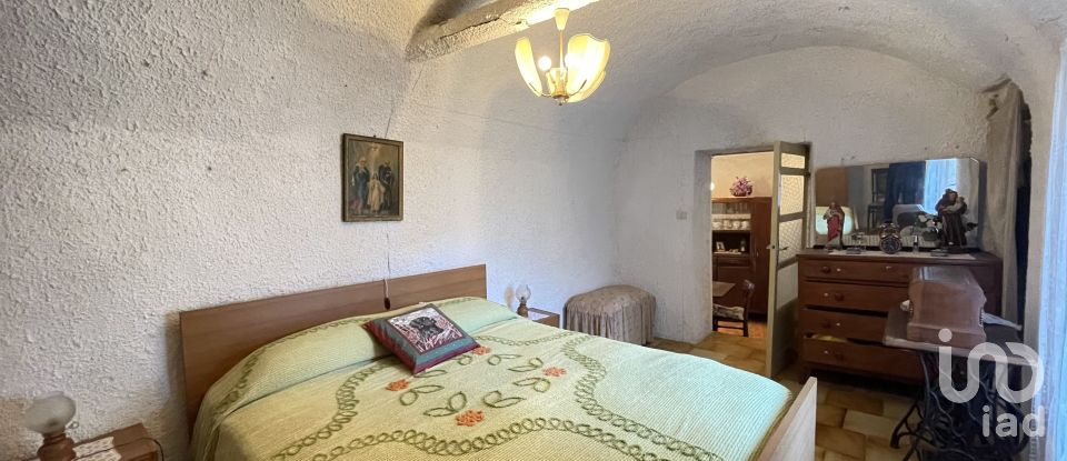 Four-room apartment of 70 m² in Bardineto (17057)