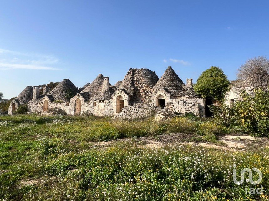 Trullo 13 locali di 200 m² in Cisternino (72014)