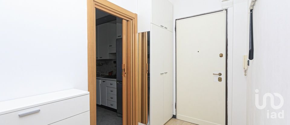 Three-room apartment of 82 m² in Genova (16149)