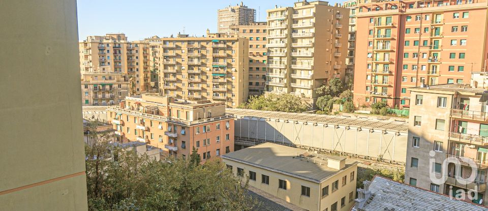 Three-room apartment of 82 m² in Genova (16149)