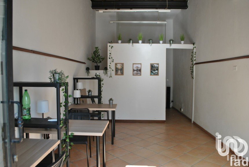 Shop / premises commercial of 39 m² in Roma (00178)