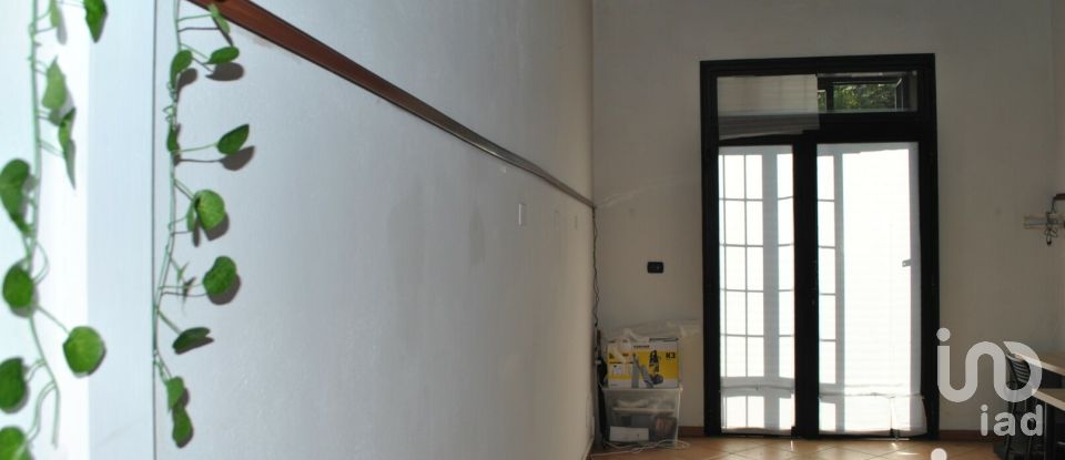 Shop / premises commercial of 39 m² in Roma (00178)