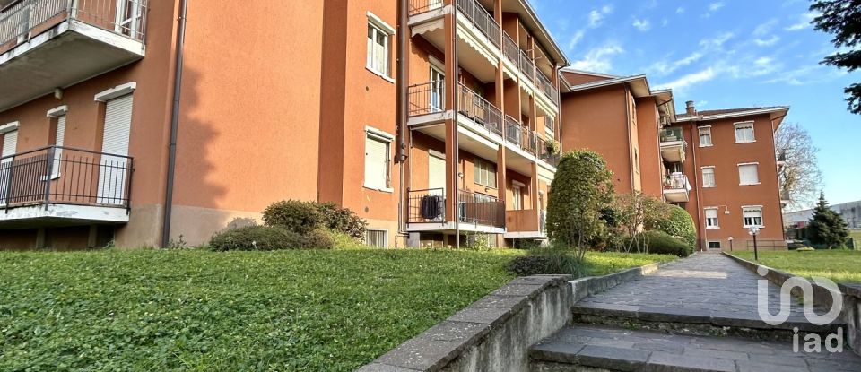 Two-room apartment of 130 m² in Cassago Brianza (23893)