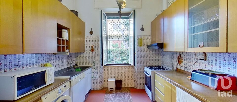 Three-room apartment of 136 m² in Genova (16146)