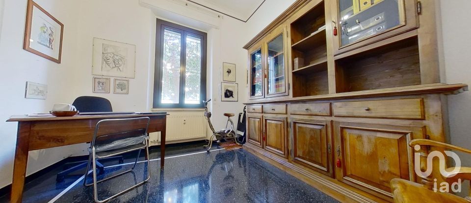 Three-room apartment of 136 m² in Genova (16146)