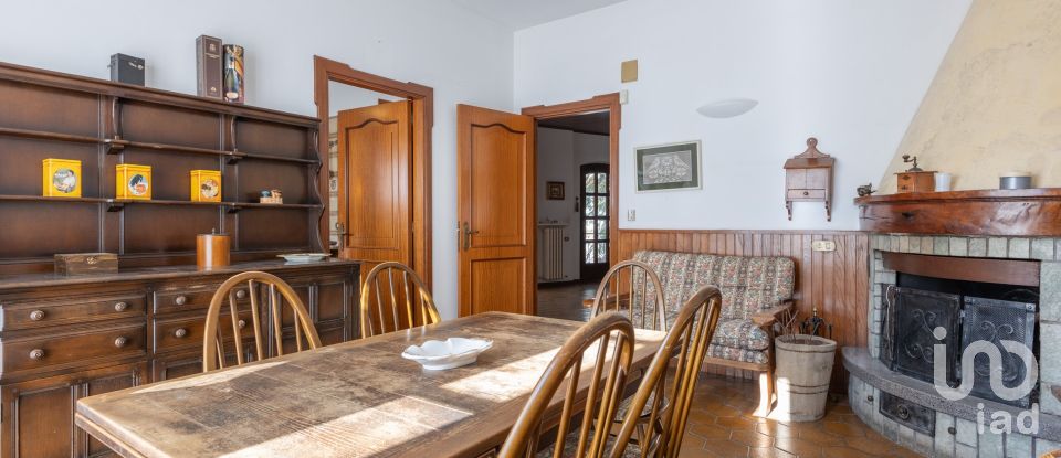 Farm 6 rooms of 460 m² in Monte Urano (63813)