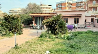 Town house 7 rooms of 150 m² in Pomezia (00071)