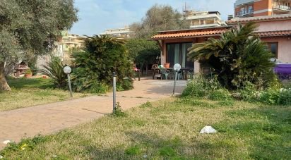 Town house 7 rooms of 150 m² in Pomezia (00071)