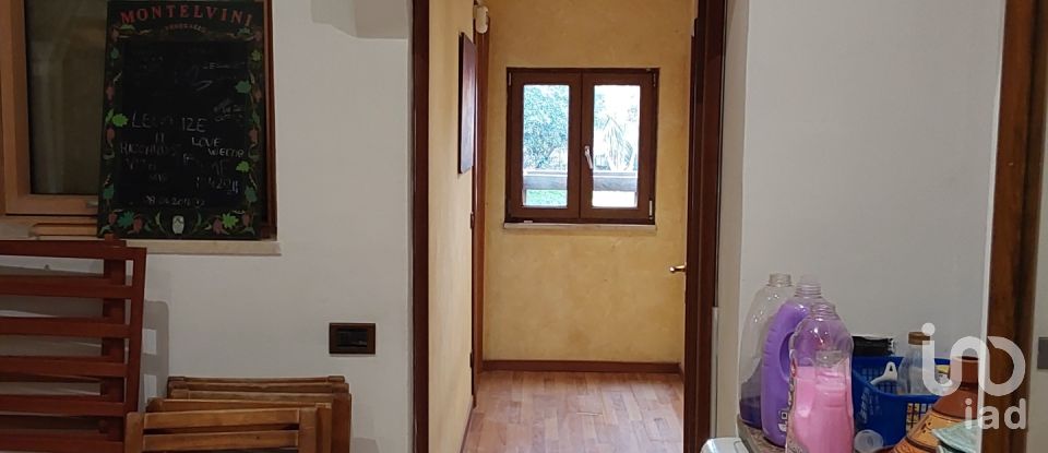 Town house 7 rooms of 150 m² in Pomezia (00071)