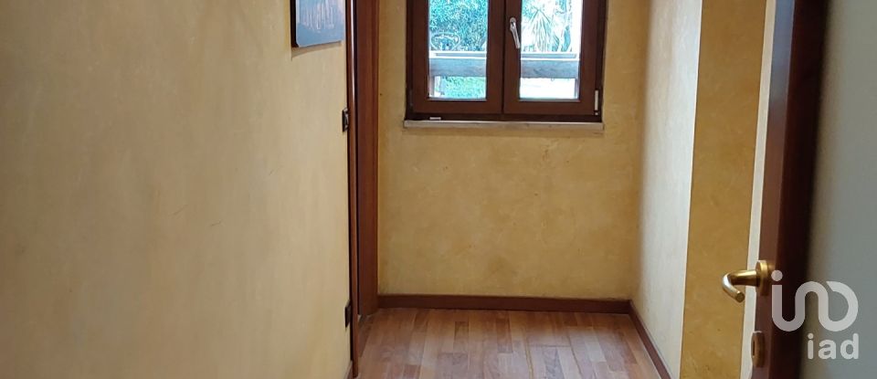 Town house 7 rooms of 150 m² in Pomezia (00071)