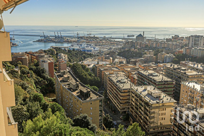 Appartamento 5 locali di 130 m² a Genova (16127)