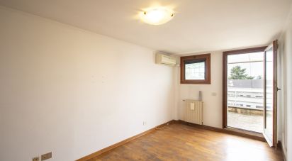 Attico / Mansarda / Loft 2 locali di 90 m² a Roma (00144)