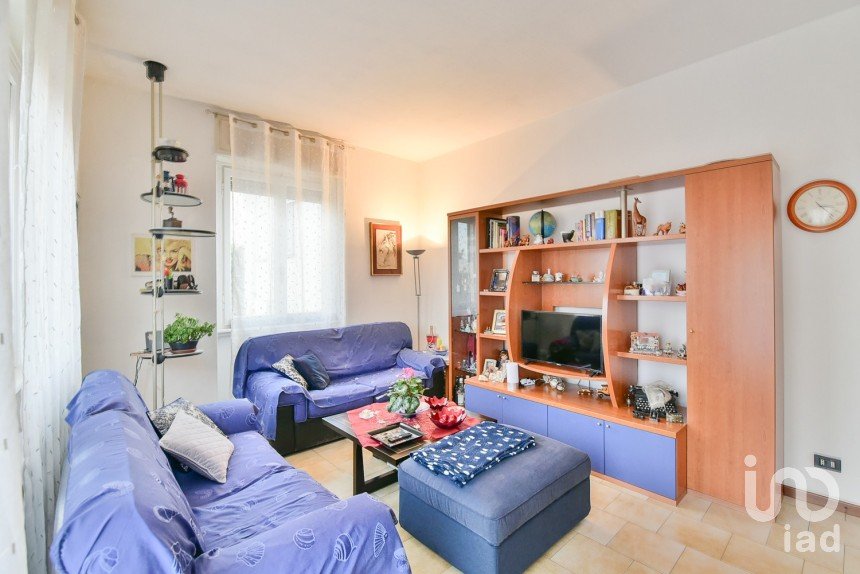 Two-room apartment of 89 m² in Seveso (20822)