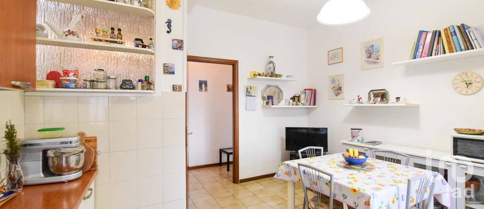 Two-room apartment of 89 m² in Seveso (20822)