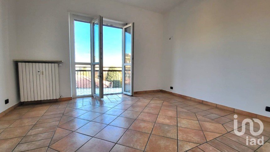 Three-room apartment of 70 m² in Pinerolo (10064)