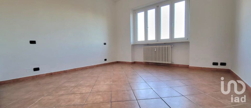 Three-room apartment of 70 m² in Pinerolo (10064)