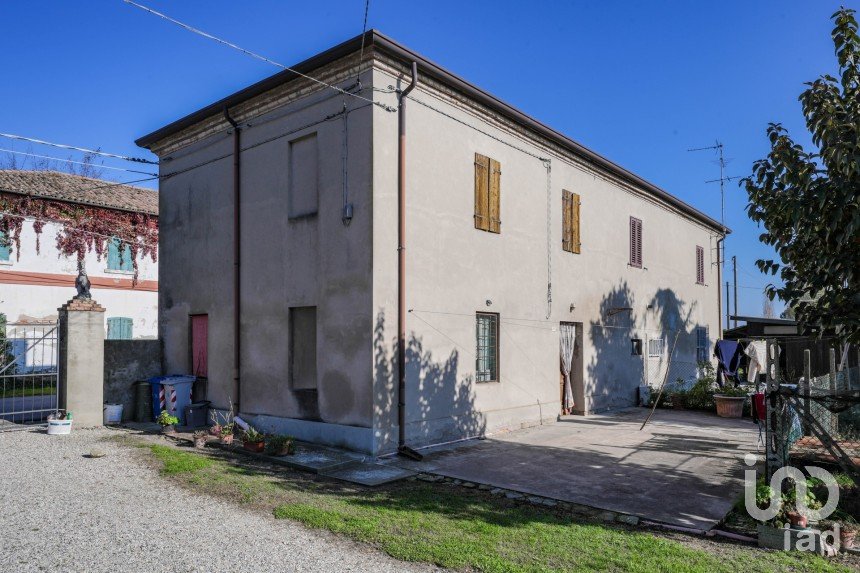 House 7 rooms of 234 m² in Migliarino (44027)