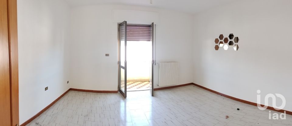 Apartment 7 rooms of 120 m² in Collecorvino (65010)