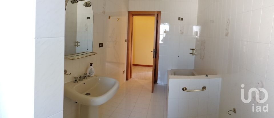 Apartment 7 rooms of 120 m² in Collecorvino (65010)