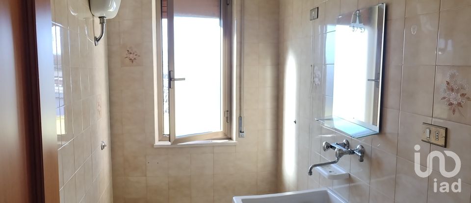 Apartment 7 rooms of 120 m² in Collecorvino (65010)